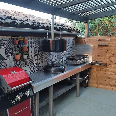 Villa Maison Atypique: Logement Entier Beychac-et-Caillau