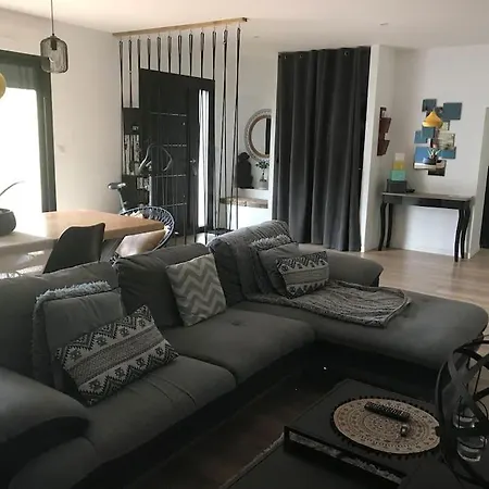 Maison Atypique: Logement Entier * Beychac-et-Caillau