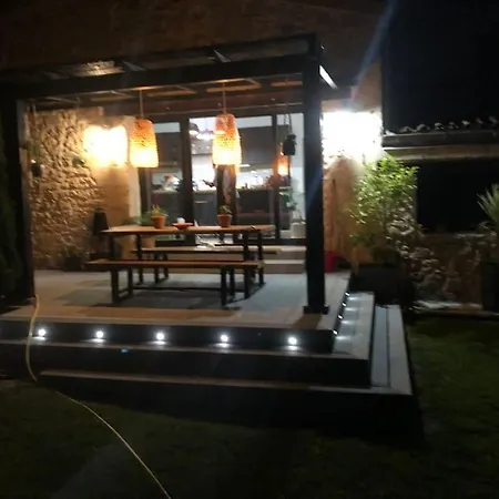Villa Maison Atypique: Logement Entier Beychac-et-Caillau